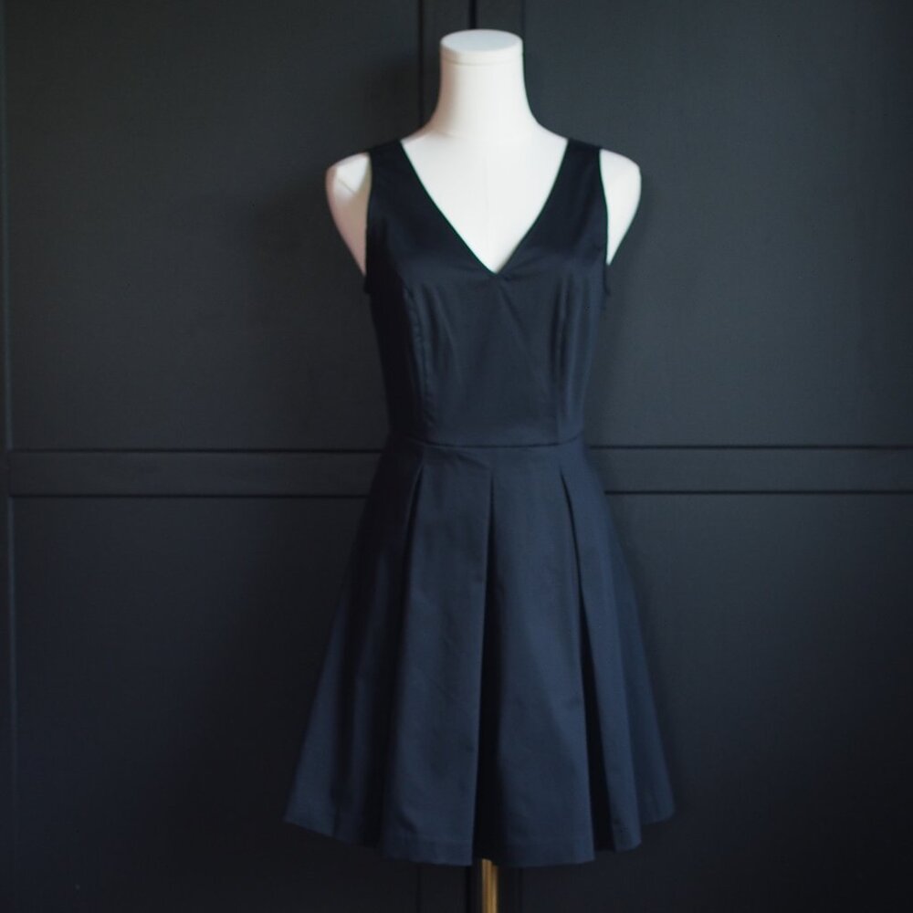 Banana Republic | NWT Sleeveless Black Cotton Pleated Dress